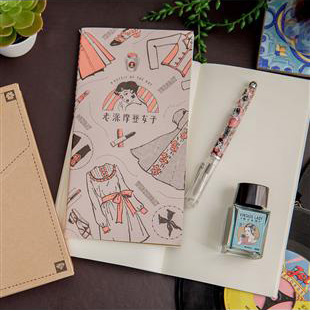 老派摩登｜女子鋼筆文具組：透明鋼筆／附吸墨器與卡式墨水／墨水瓶／線裝筆記本／復古包款紙盒